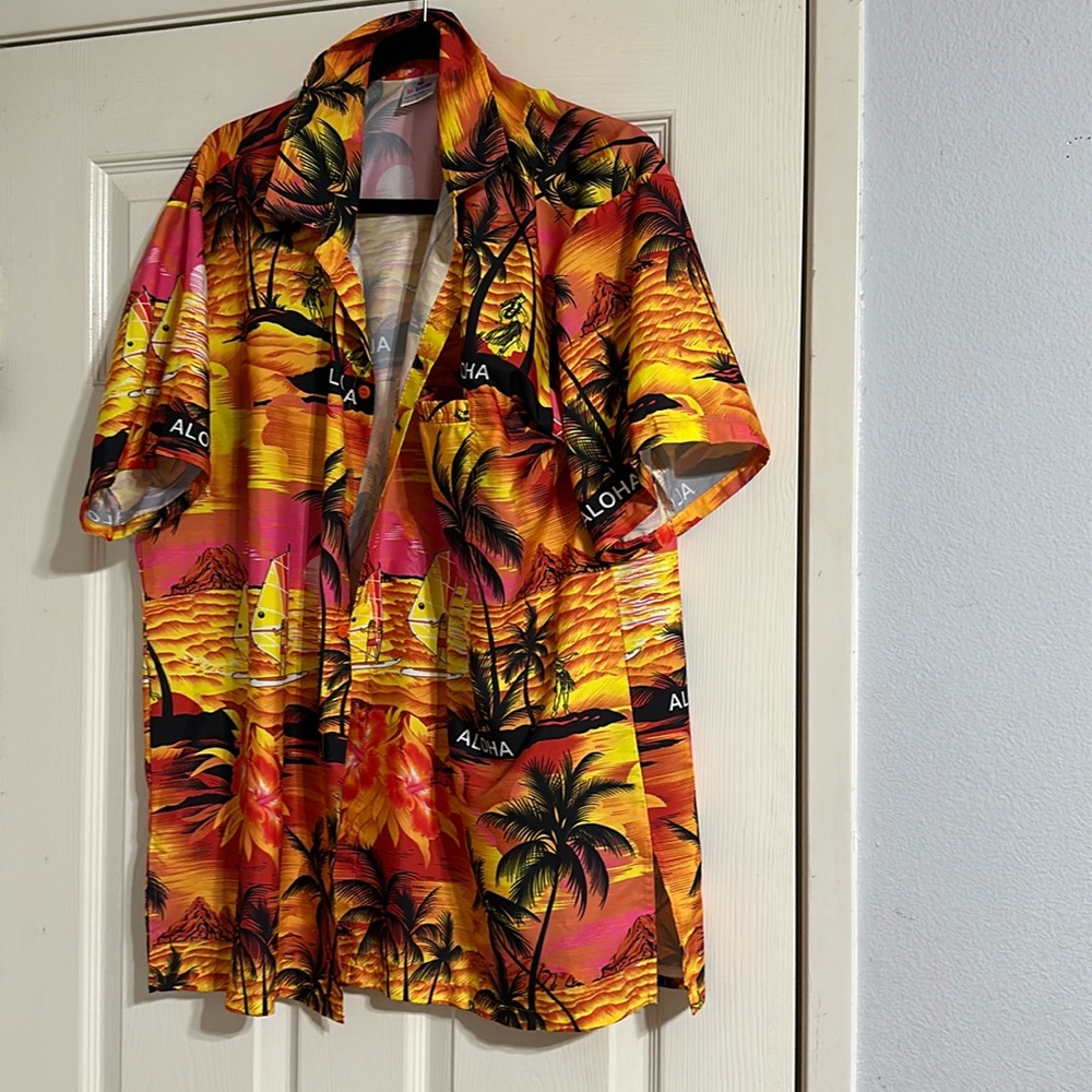 Men’s large Hawaiian shirt, short sleeve button-down